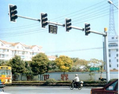 道路交通红绿灯杆接地线安装有那些注意事项?